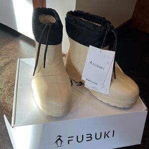 BNWT Fubuki Niseko 2.0 Low in Sand, Women’s Size 8